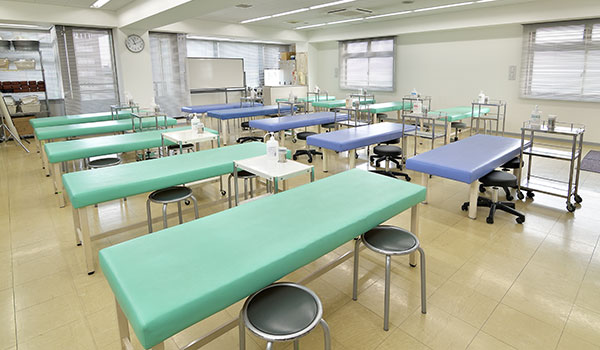 スポーツ健康医療専門学校 教室